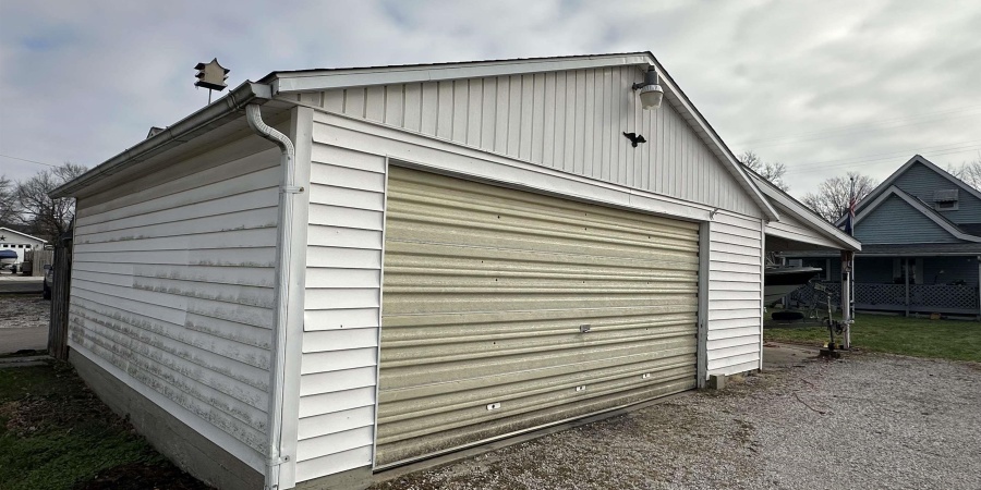 2113 WASHINGTON AVE, Bedford, Indiana 47421,MLS,202447740