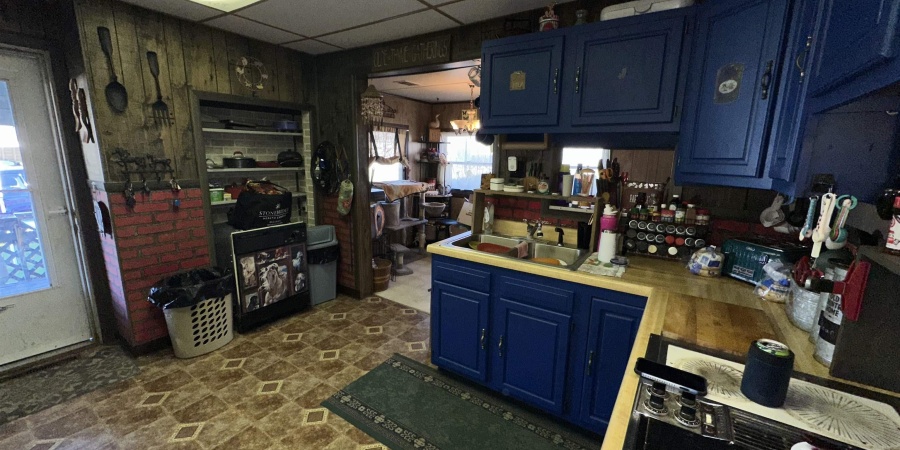 2113 WASHINGTON AVE, Bedford, Indiana 47421,MLS,202447740
