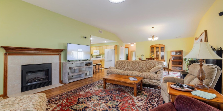 1147 W Sugarberry Court, Bloomington, Indiana 47404,MLS,202508006