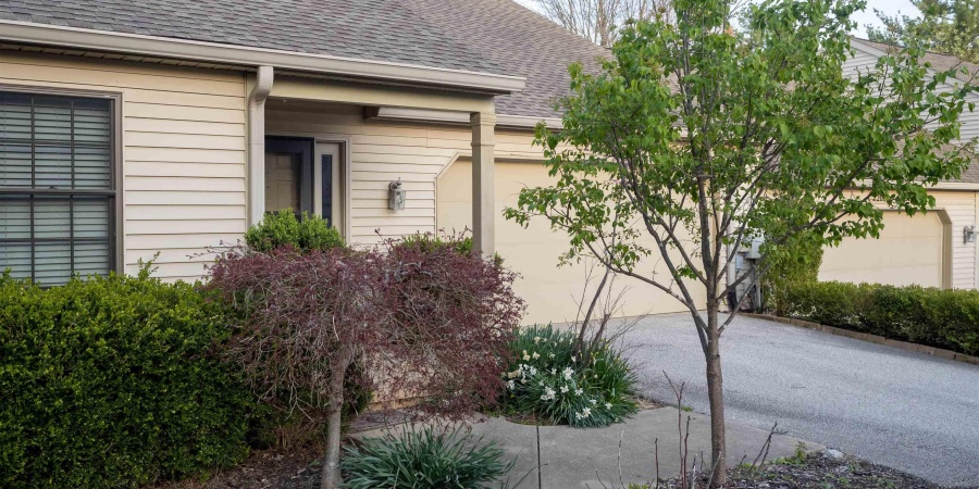 2202 E Cape Cod Drive, Bloomington, Indiana 47401,MLS,202513316