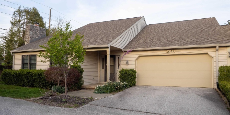 2202 E Cape Cod Drive, Bloomington, Indiana 47401,MLS,202513316