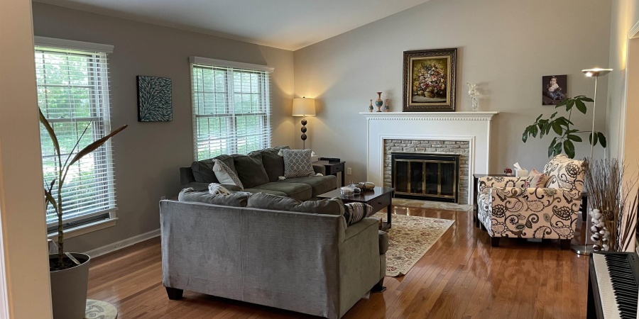 2202 E Cape Cod Drive, Bloomington, Indiana 47401,MLS,202513316