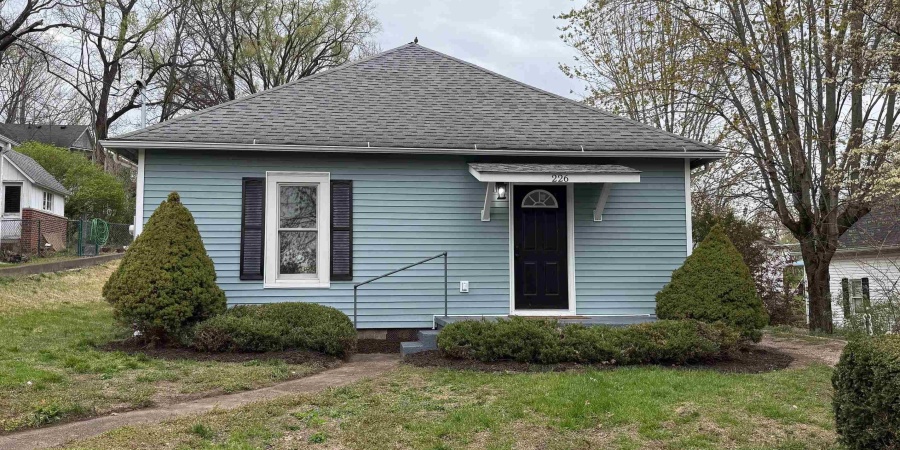 226 E Groves Street, Bloomfield, Indiana 47424,MLS,202513379