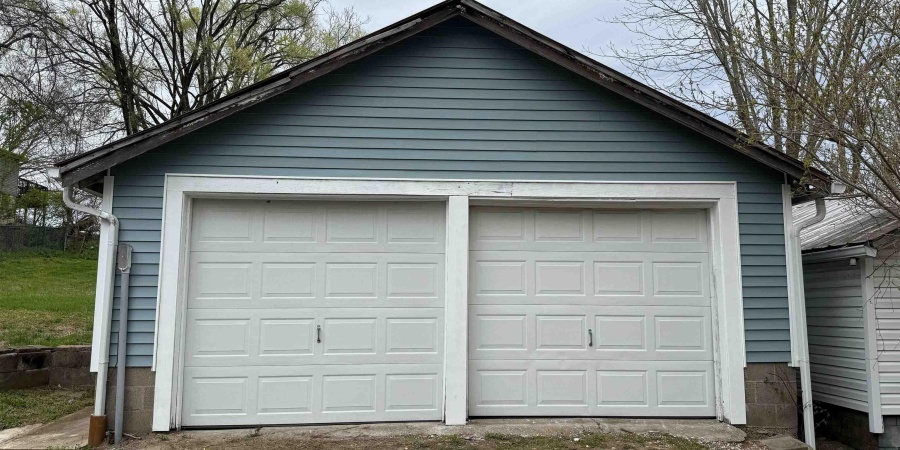 226 E Groves Street, Bloomfield, Indiana 47424,MLS,202513379