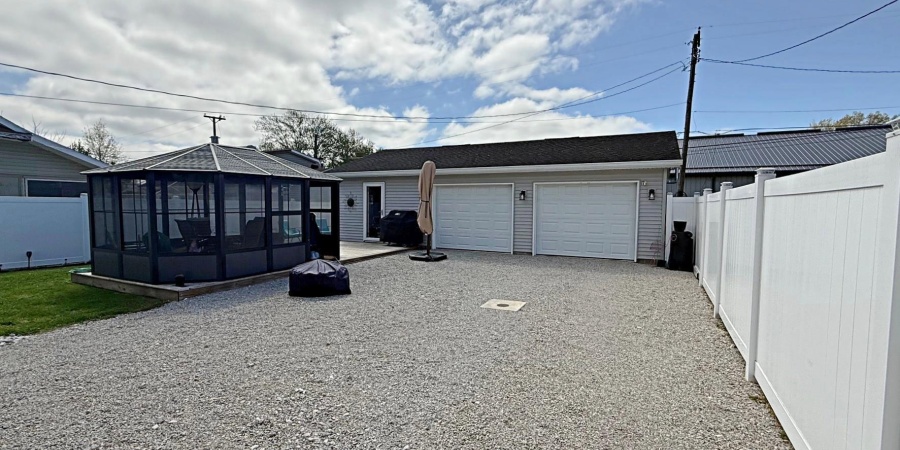 579 E St NE, Linton, Indiana 47441,MLS,202515207