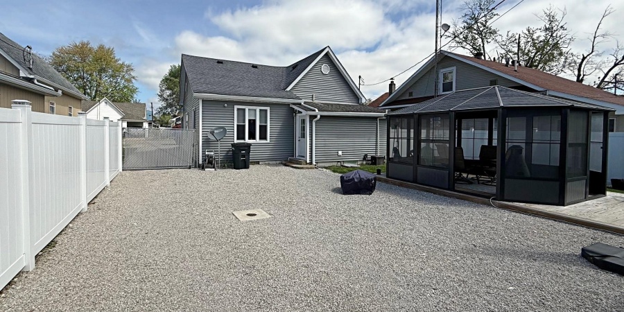 579 E St NE, Linton, Indiana 47441,MLS,202515207