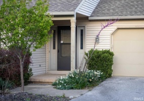 2202 E Cape Cod Drive, Bloomington, Indiana 47401,MLS,202515286