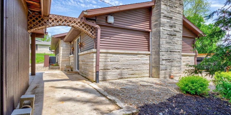1120 CRAWFORD B Drive, Bedford, Indiana 47421,MLS,202515431