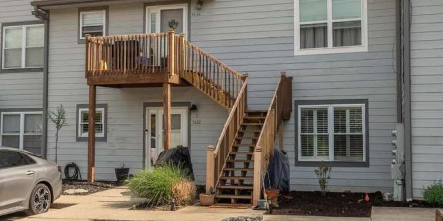 9636 S Bay Pointe Court, Bloomington, Indiana 47401-8113,MLS,202516060
