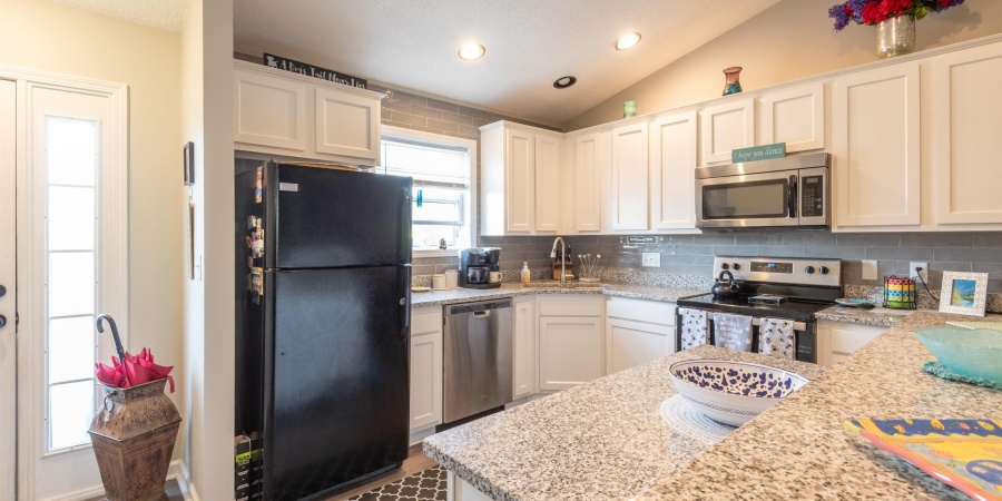 9636 S Bay Pointe Court, Bloomington, Indiana 47401-8113,MLS,202516060