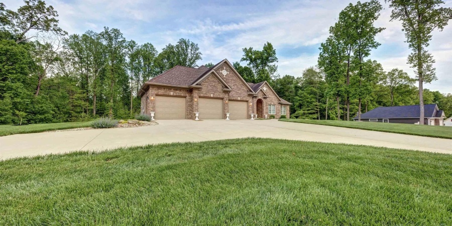 770 Pinewood Drive, Bedford, Indiana 47421,MLS,202517391