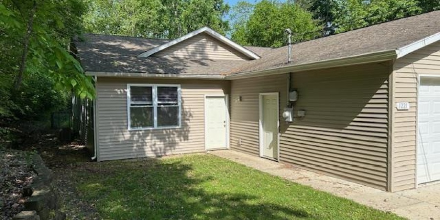 1221 N Lindbergh Drive, Bloomington, Indiana 47404,MLS,202517878