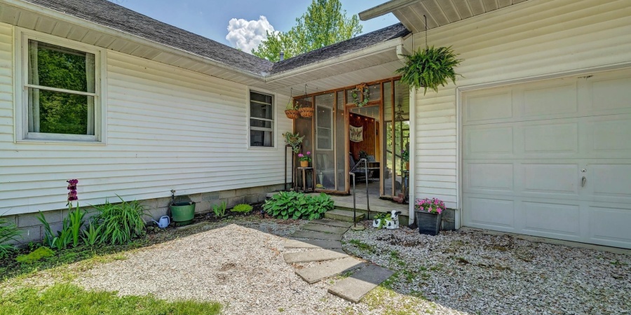628 E Sand Hollar Road, Bloomfield, Indiana 47424,MLS,202517976