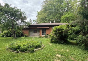 103 W Chester Drive, Ellettsville, Indiana 47429-1711,MLS,202518512