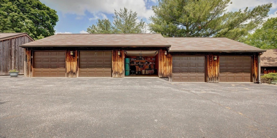 1881 E Eagle Bay Drive, Bloomington, Indiana 47401,MLS,202518744