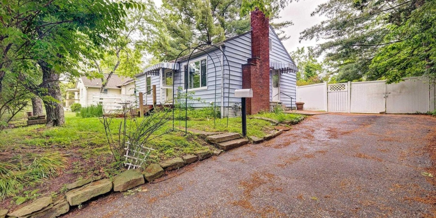 1005 E Maxwell Lane, Bloomington, Indiana 47401-5071,MLS,202520069