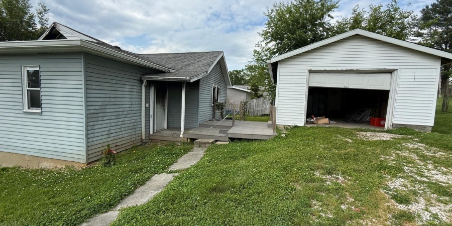 2422 L Street, Bedford, Indiana 47421,MLS,202520386