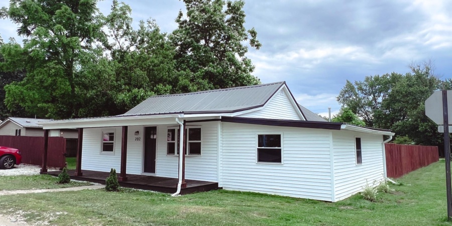 202 E Vine Street, Mitchell, Indiana 47446,MLS,202520449