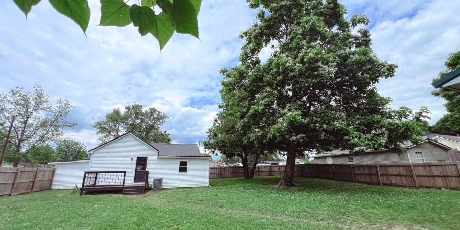 202 E Vine Street, Mitchell, Indiana 47446,MLS,202520449