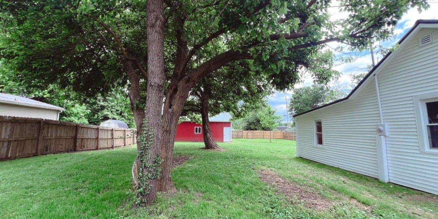 202 E Vine Street, Mitchell, Indiana 47446,MLS,202520449