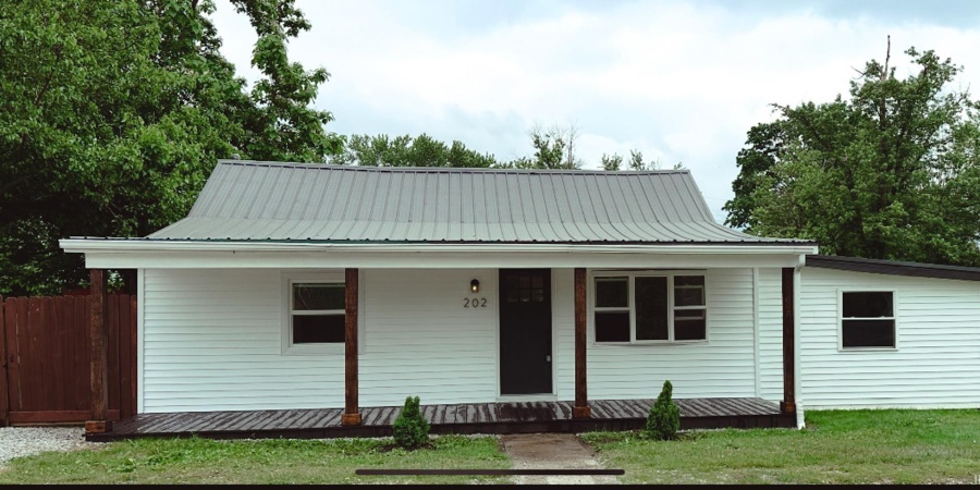 202 E Vine Street, Mitchell, Indiana 47446,MLS,202520449