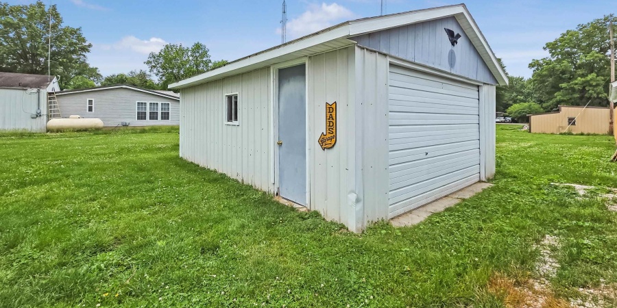 160 SW 5th Street, Linton, Indiana 47441,MLS,202520793