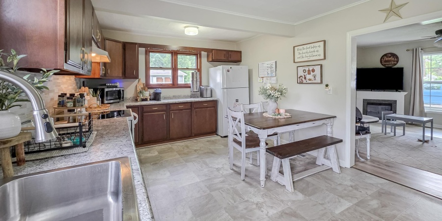 160 SW 5th Street, Linton, Indiana 47441,MLS,202520793