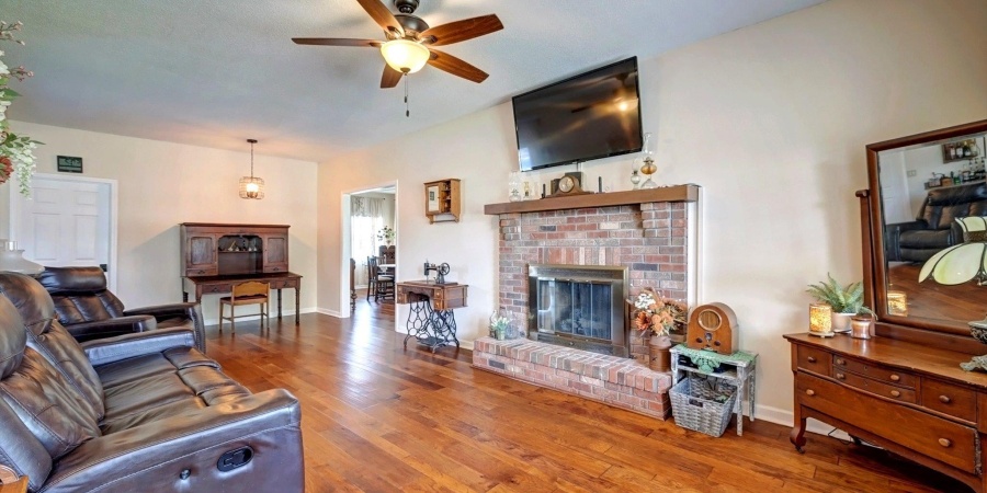 210 W Main Street, Worthington, Indiana 47471,MLS,202520797