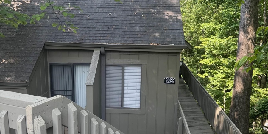 9022 S Pointe Ridge Lane, Bloomington, Indiana 47401,MLS,202521096