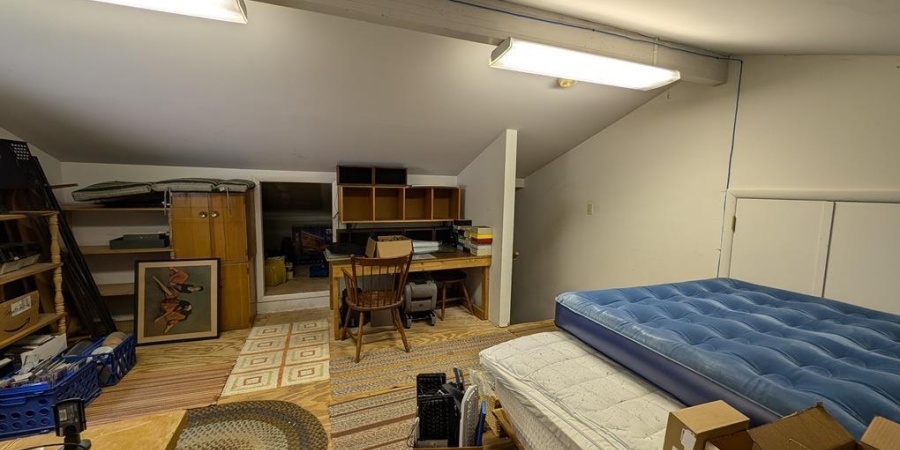 880 W Williams Road, Bloomington, Indiana 47404-9489,MLS,202521937
