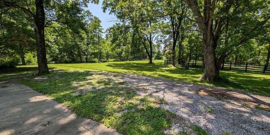 880 W Williams Road, Bloomington, Indiana 47404-9489,MLS,202521937