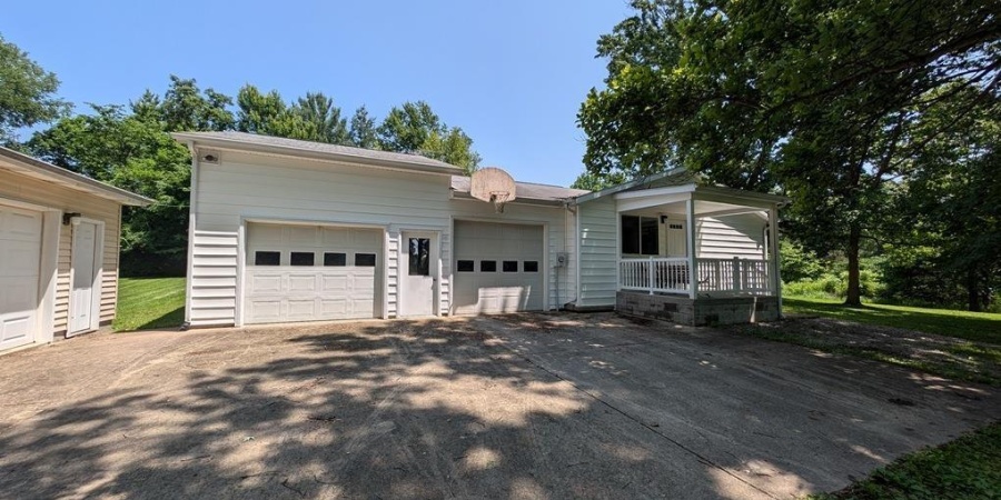 880 W Williams Road, Bloomington, Indiana 47404-9489,MLS,202521937