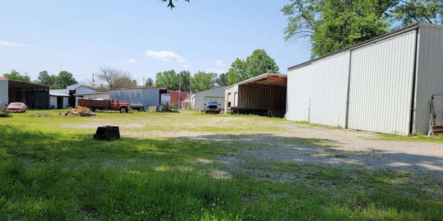 670 NW A Street, Linton, Indiana 47441-6659,MLS,202522873
