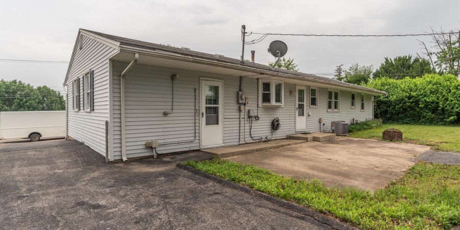 4260 W 3rd Street, Bloomington, Indiana 47404-4878,MLS,202522945