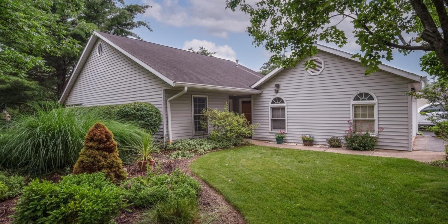 3718 Grasstree Court, Bloomington, Indiana 47401,MLS,202523232