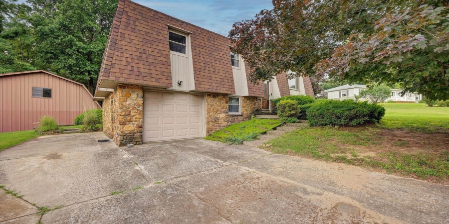 600 Forest Drive, Bloomfield, Indiana 47424-1006,MLS,202523580