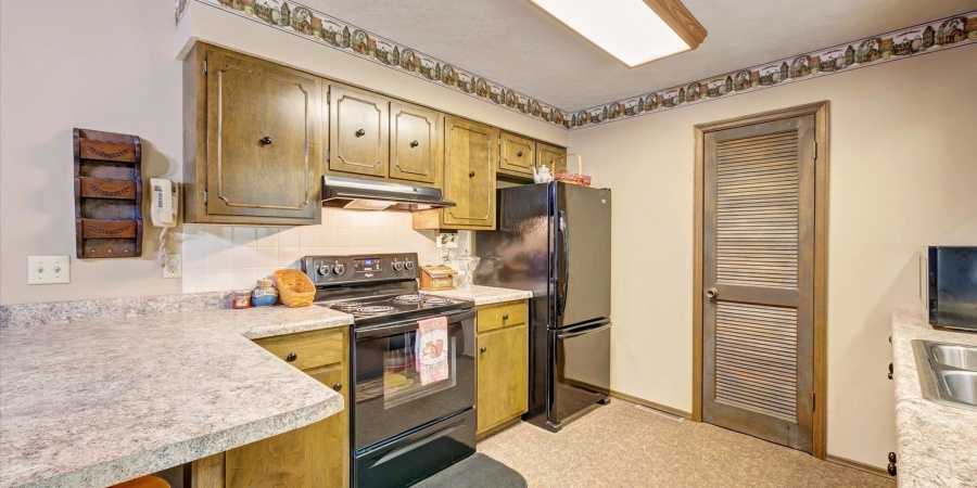 600 Forest Drive, Bloomfield, Indiana 47424-1006,MLS,202523580