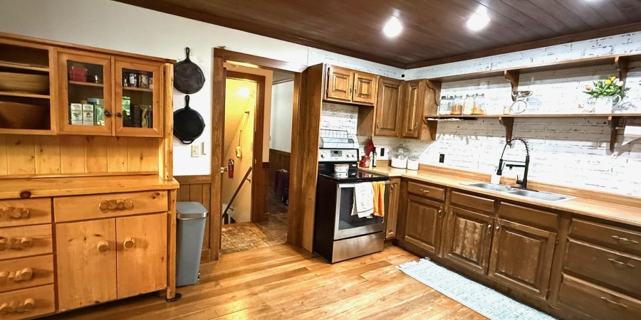 101 Lincoln Avenue, Bedford, Indiana 47421,MLS,202523687