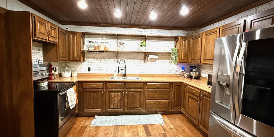 101 Lincoln Avenue, Bedford, Indiana 47421,MLS,202523687