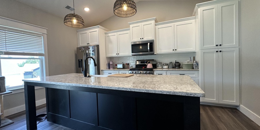 926 Stonehenge Drive, Bedford, Indiana 47421,MLS,202524225