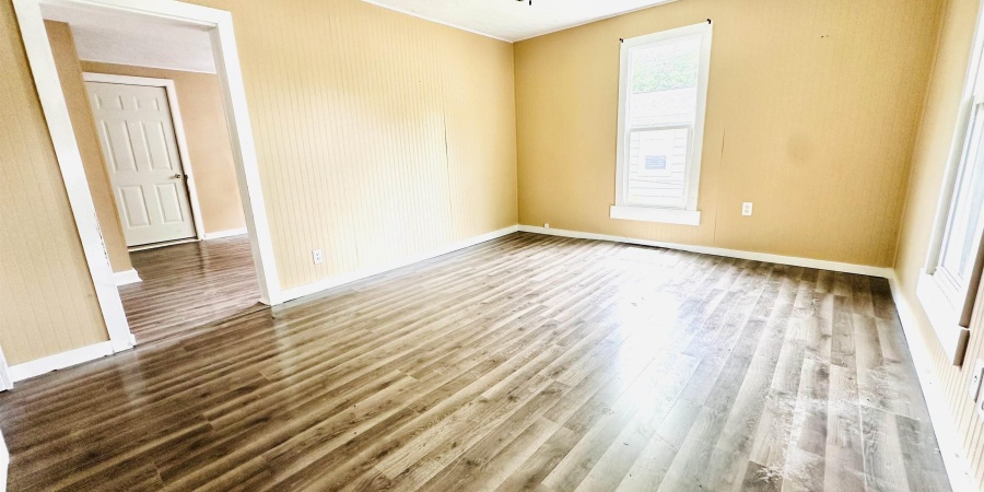 120 W Warren Street, Mitchell, Indiana 47446-1550,MLS,202524740