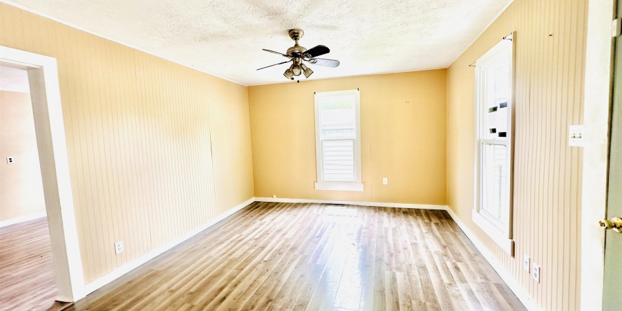 120 W Warren Street, Mitchell, Indiana 47446-1550,MLS,202524740