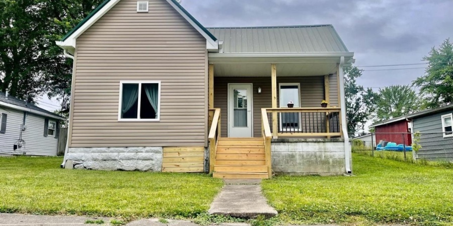 120 W Warren Street, Mitchell, Indiana 47446-1550,MLS,202524740
