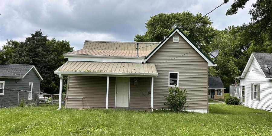 120 W Warren Street, Mitchell, Indiana 47446-1550,MLS,202524740