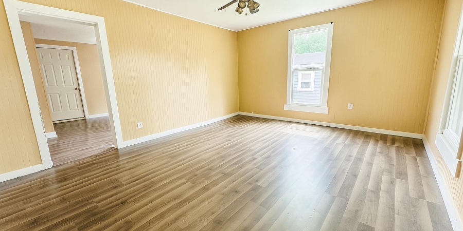 120 W Warren Street, Mitchell, Indiana 47446-1550,MLS,202524740