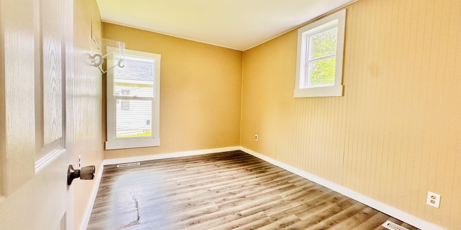 120 W Warren Street, Mitchell, Indiana 47446-1550,MLS,202524740