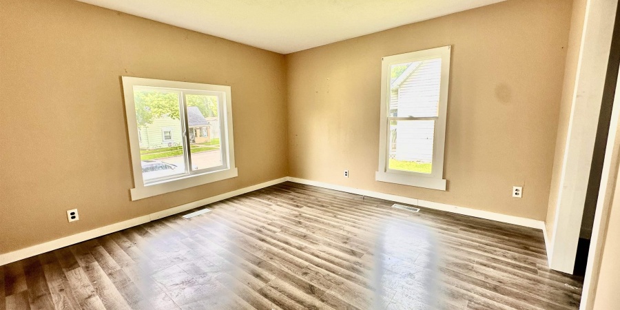 120 W Warren Street, Mitchell, Indiana 47446-1550,MLS,202524740