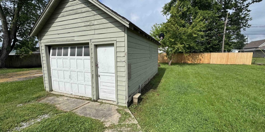 740 NW 3rd Street, Linton, Indiana 47441,MLS,202525293