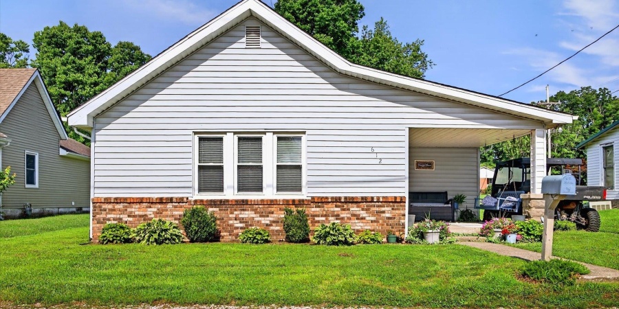 612 S Lewis Street, Bloomfield, Indiana 47424-1530,MLS,202526181