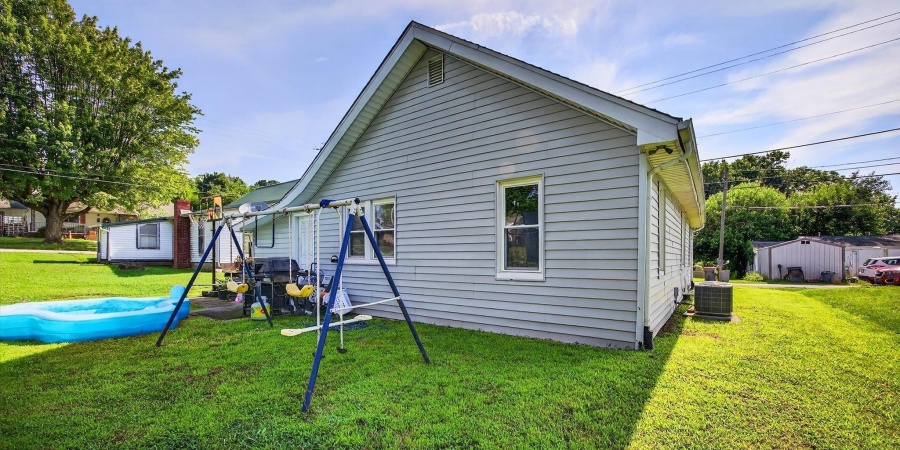 612 S Lewis Street, Bloomfield, Indiana 47424-1530,MLS,202526181